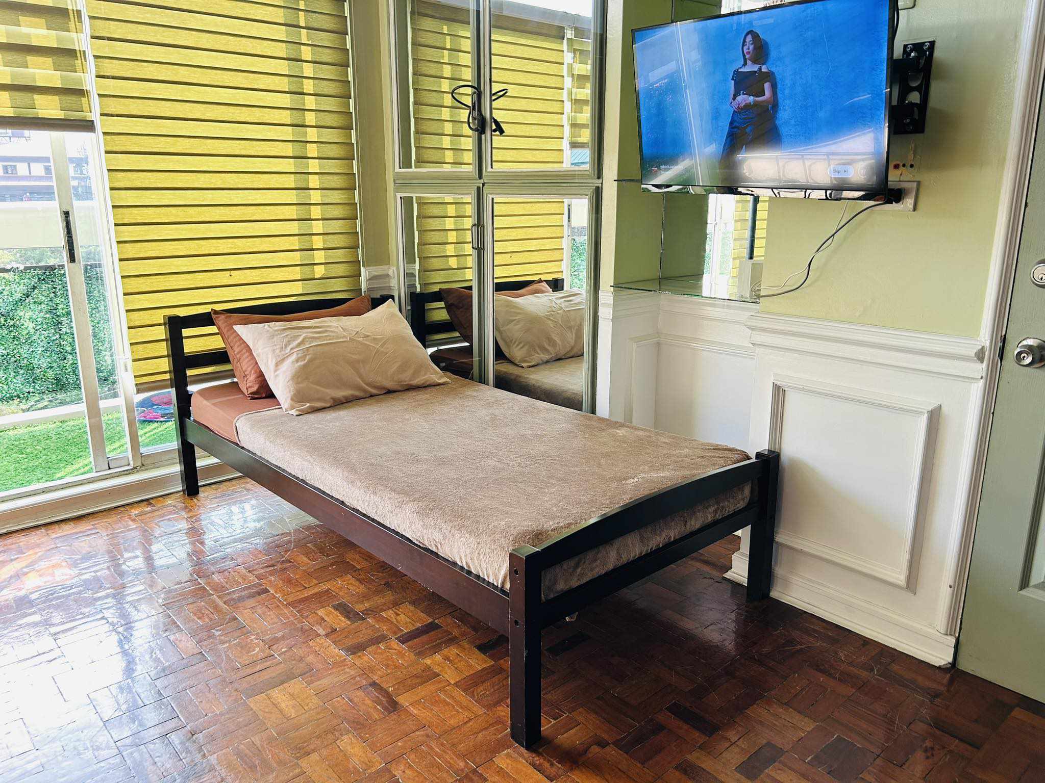 Bibz, 2BR #5B Condo Near Burnham Park. Location: West Burnham Place ...